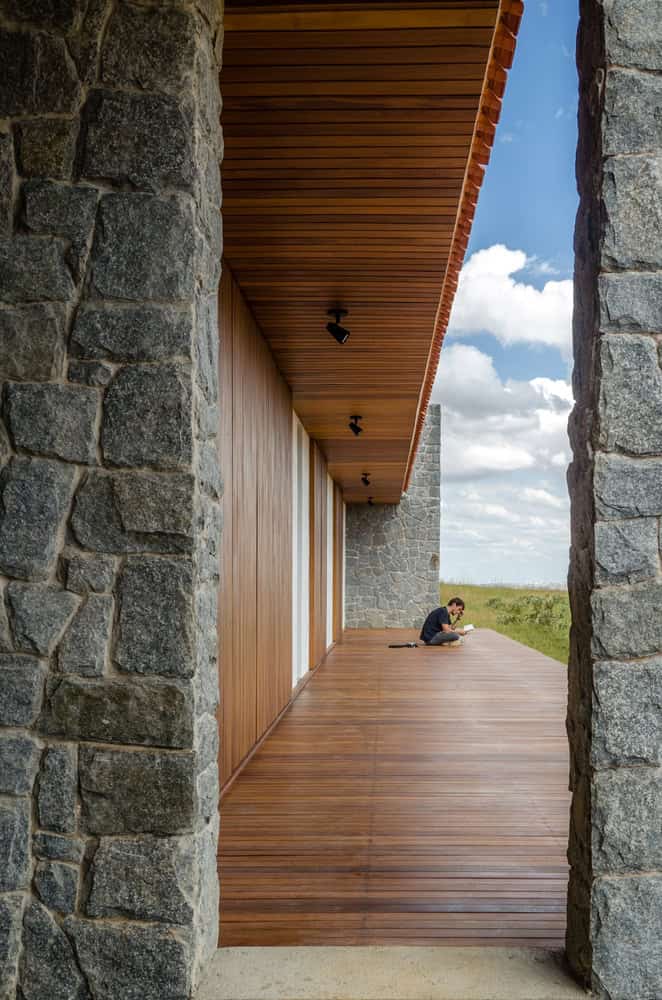 ER House by Estúdio MRGB in Padre Bernardo, Brasil ER House by Estúdio MRGB in Padre Bernardo, Brasil