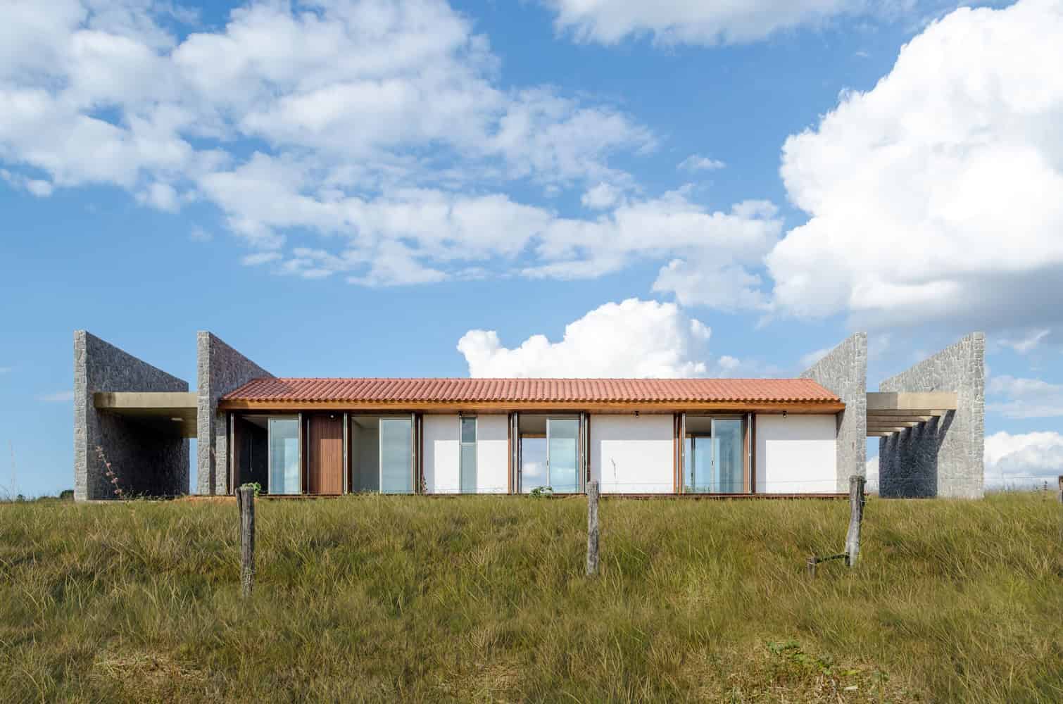 ER House by Estúdio MRGB in Padre Bernardo, Brasil ER House by Estúdio MRGB in Padre Bernardo, Brasil