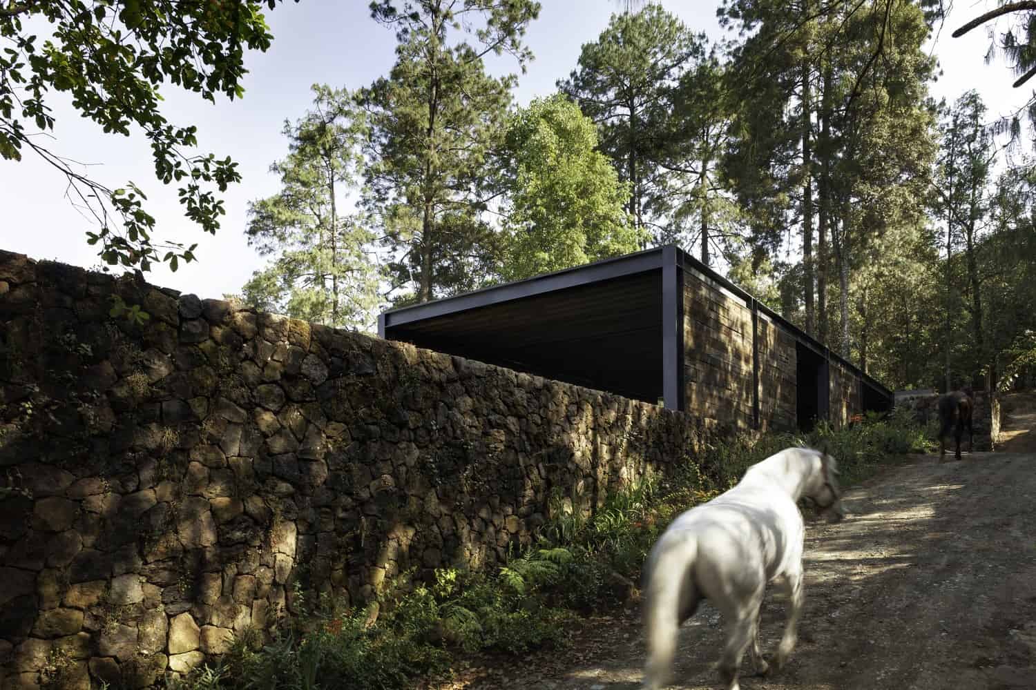 El Mirador House by CC Arquitectos in Valle de Bravo, Mexico El Mirador House by CC Arquitectos in Valle de Bravo, Mexico