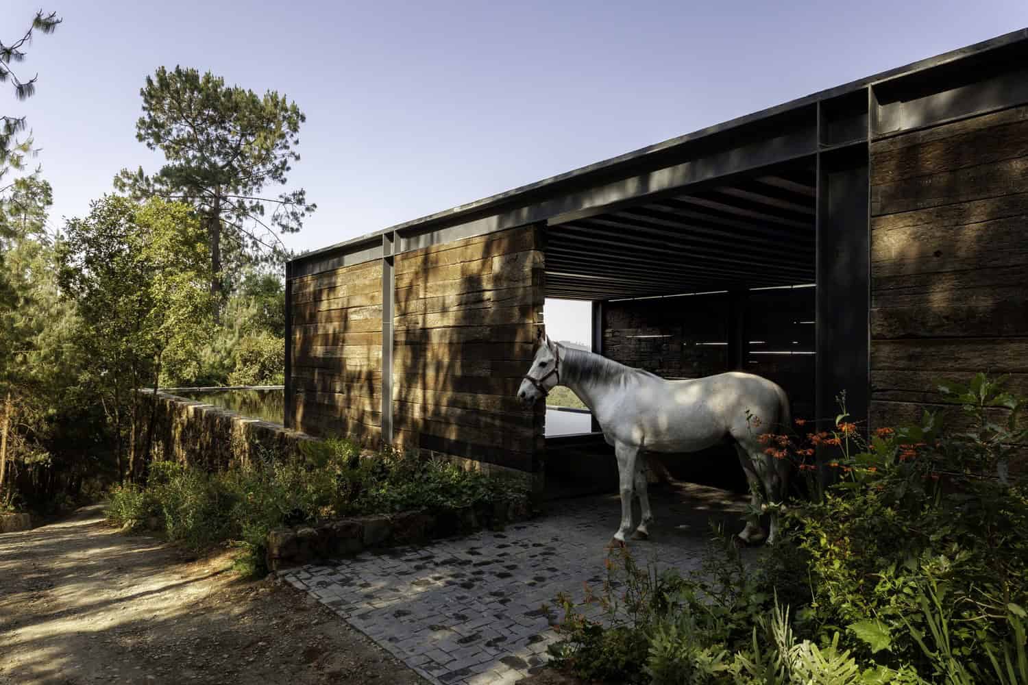 El Mirador House by CC Arquitectos in Valle de Bravo, Mexico El Mirador House by CC Arquitectos in Valle de Bravo, Mexico