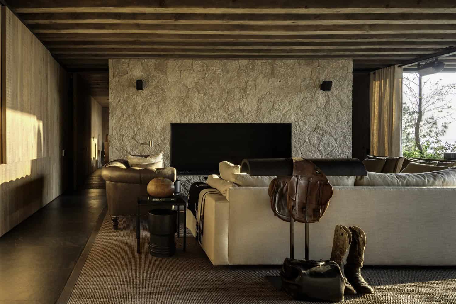 El Mirador House by CC Arquitectos in Valle de Bravo, Mexico El Mirador House by CC Arquitectos in Valle de Bravo, Mexico