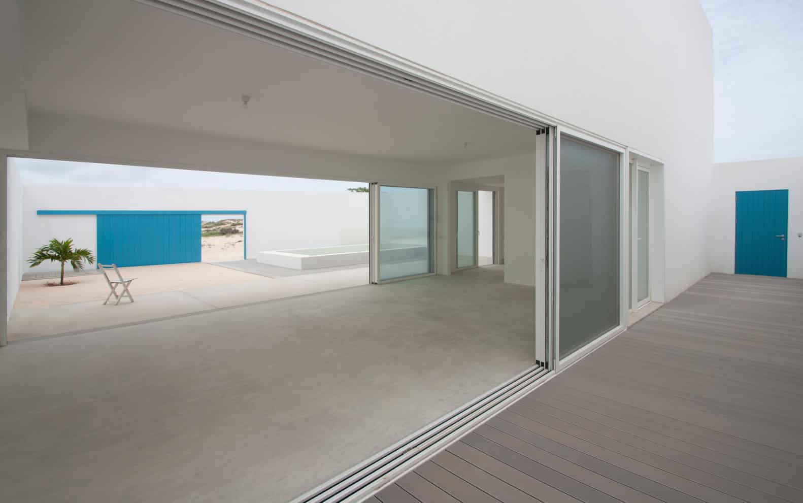 House in Estoril Beach by José Adrião Arquitectos in Praia do Estoril, Cape Verde House in Estoril Beach by José Adrião Arquitectos in Praia do Estoril, Cape Verde