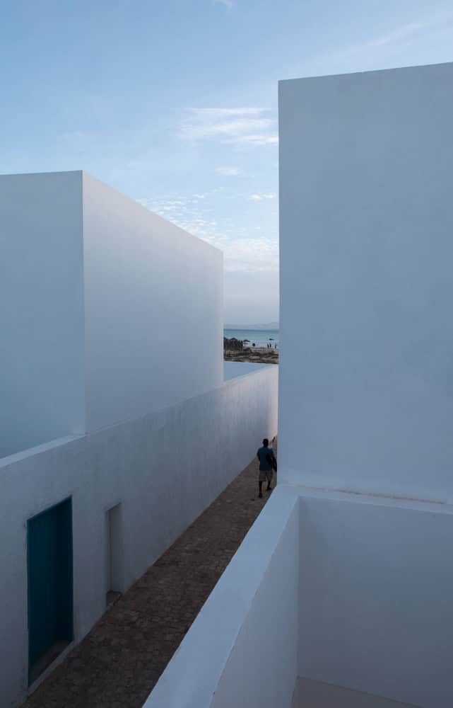 House in Estoril Beach by José Adrião Arquitectos in Praia do Estoril, Cape Verde House in Estoril Beach by José Adrião Arquitectos in Praia do Estoril, Cape Verde