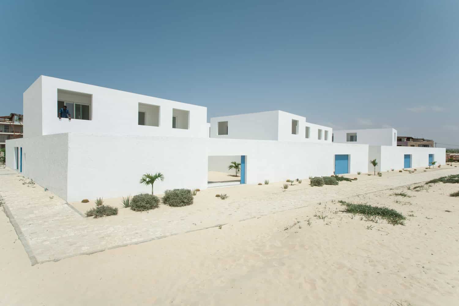 House in Estoril Beach by José Adrião Arquitectos in Praia do Estoril, Cape Verde House in Estoril Beach by José Adrião Arquitectos in Praia do Estoril, Cape Verde