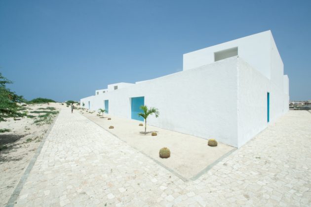 House in Estoril Beach by José Adrião Arquitectos in Praia do Estoril, Cape Verde