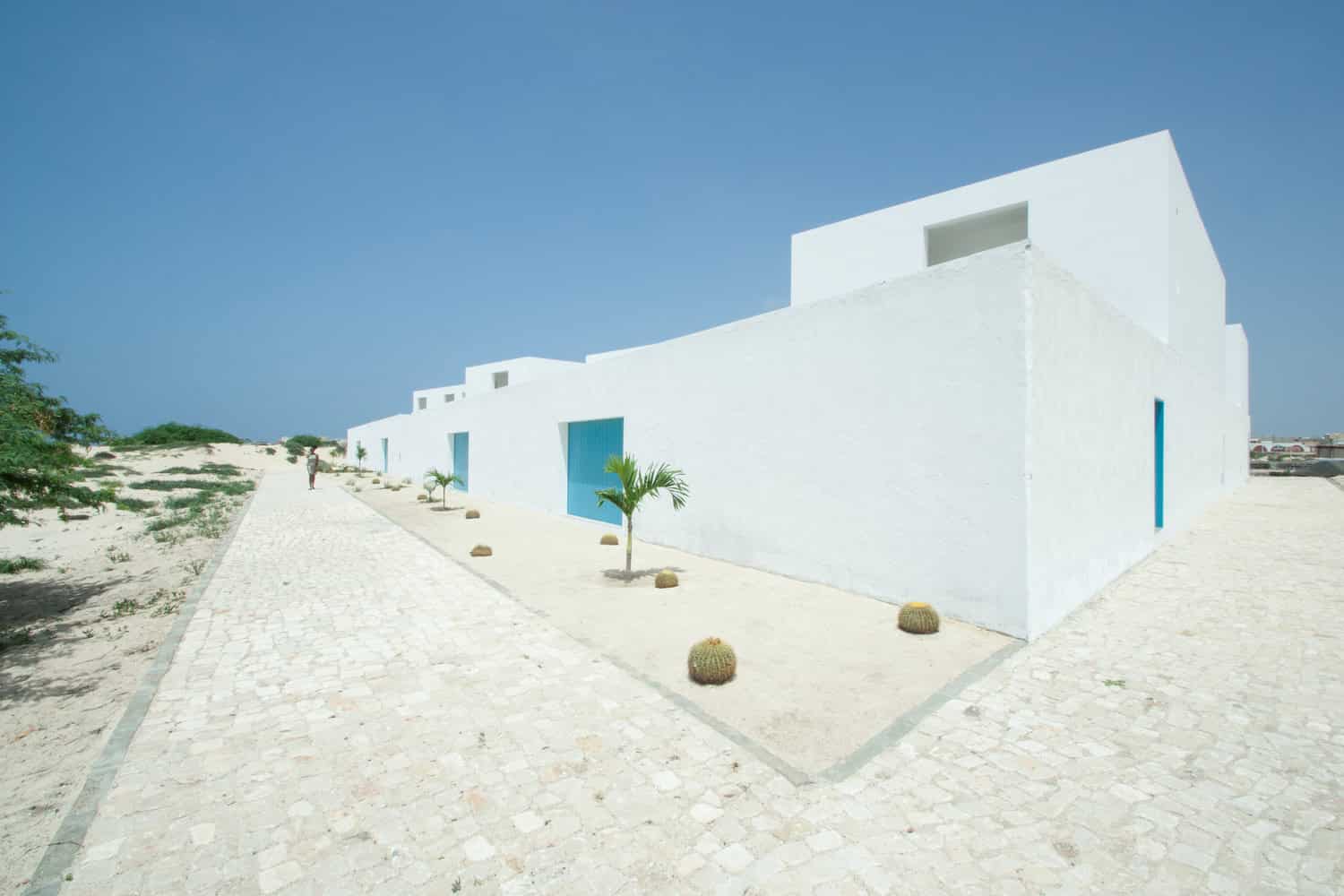 House in Estoril Beach by José Adrião Arquitectos in Praia do Estoril, Cape Verde House in Estoril Beach by José Adrião Arquitectos in Praia do Estoril, Cape Verde