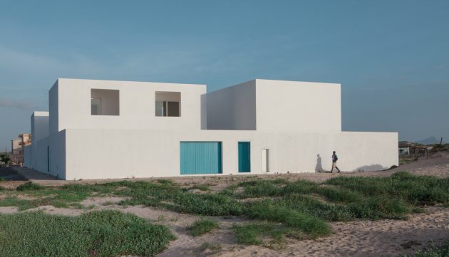 House in Estoril Beach by José Adrião Arquitectos in Praia do Estoril, Cape Verde