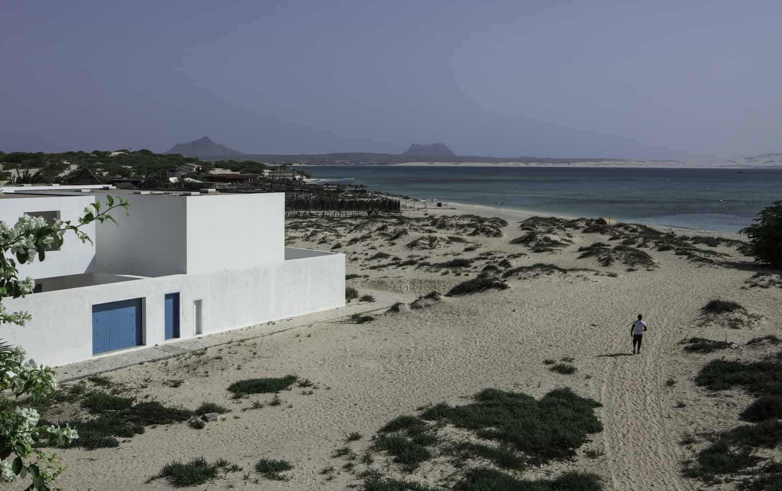 House in Estoril Beach by José Adrião Arquitectos in Praia do Estoril, Cape Verde House in Estoril Beach by José Adrião Arquitectos in Praia do Estoril, Cape Verde