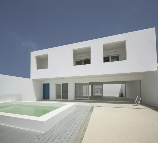 House in Estoril Beach by José Adrião Arquitectos in Praia do Estoril, Cape Verde