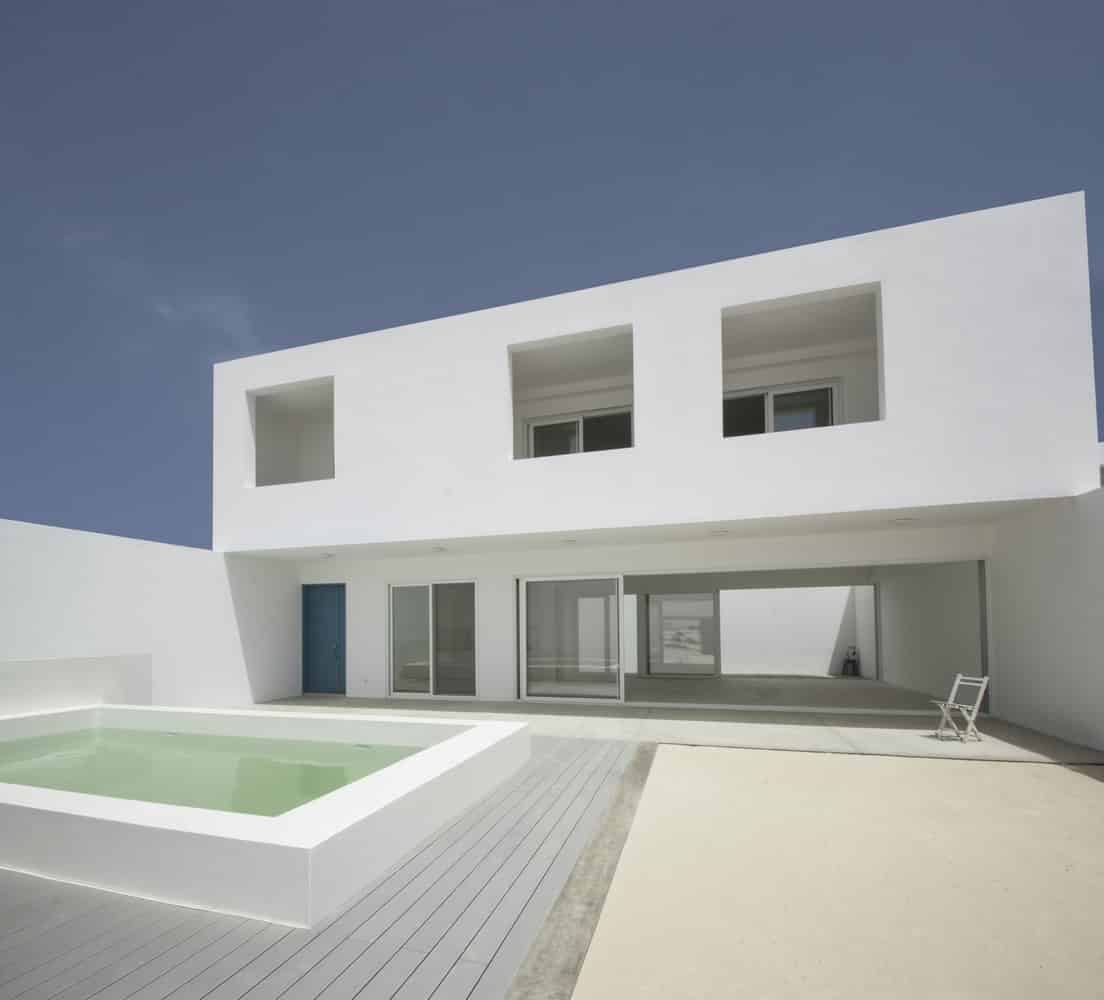 House in Estoril Beach by José Adrião Arquitectos in Praia do Estoril, Cape Verde House in Estoril Beach by José Adrião Arquitectos in Praia do Estoril, Cape Verde