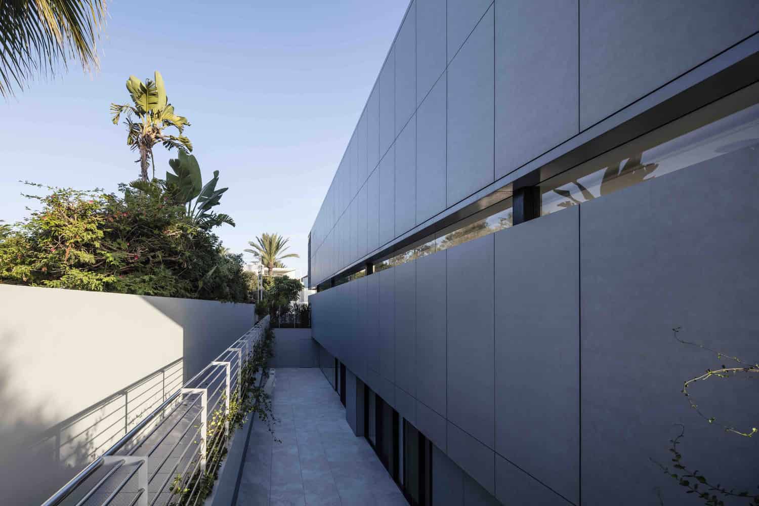 N2 House by Pitsou Kedem Architects in Hezeliya Pituach, Israel N2 House by Pitsou Kedem Architects in Hezeliya Pituach, Israel