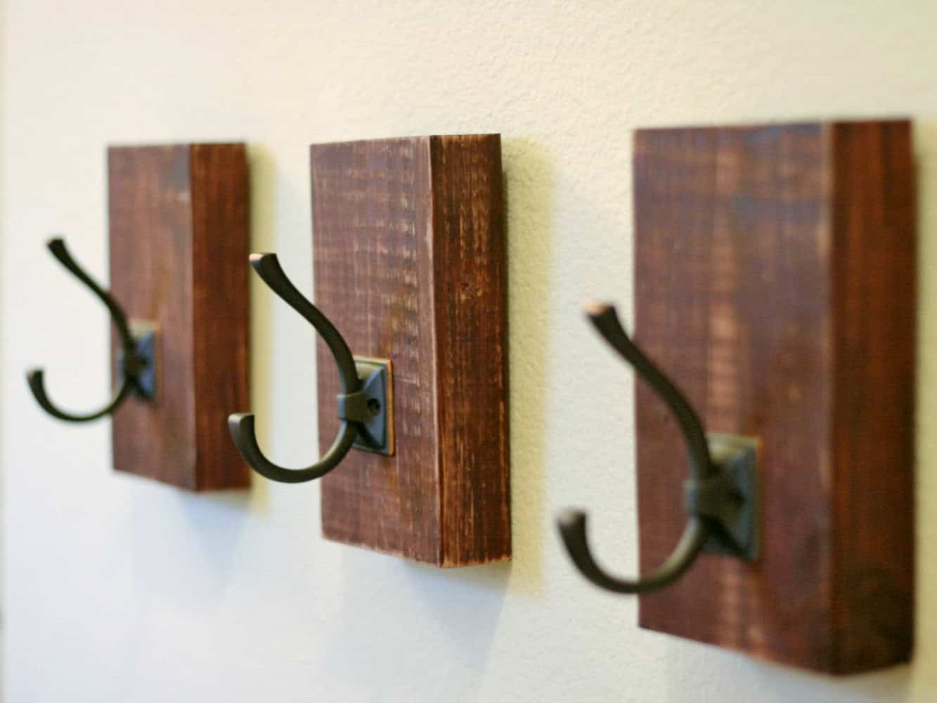 15 Amazing Handmade Rustic Towel Rack Designs For Your Bathroom