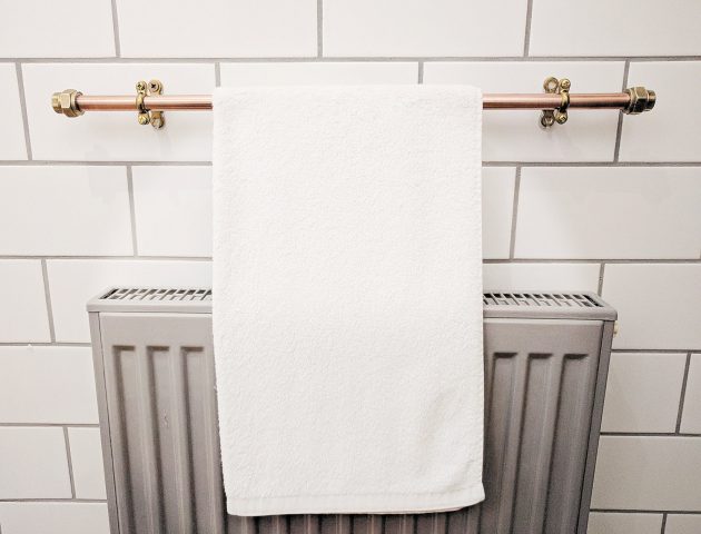 15 Amazing Handmade Rustic Towel Rack Designs For Your Bathroom