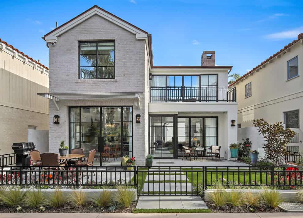 15 Mesmerizing Transitional Exterior Designs That Will Stun You 15 Mesmerizing Transitional Exterior Designs That Will Stun You