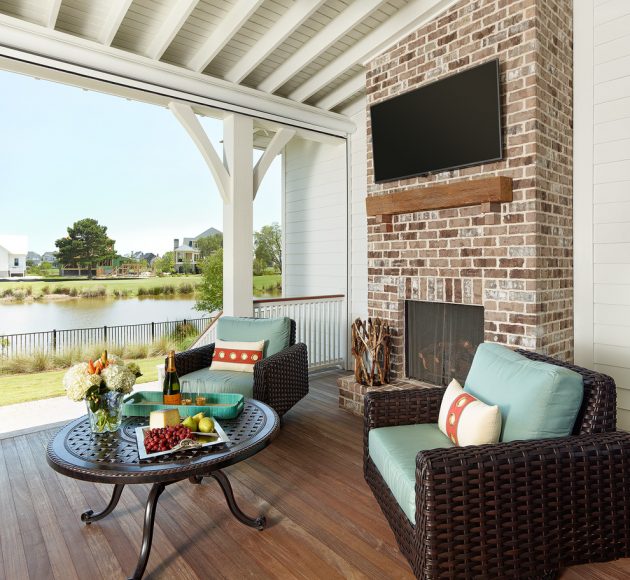 15 Snug Transitional Porch Designs For The Upcoming Summer