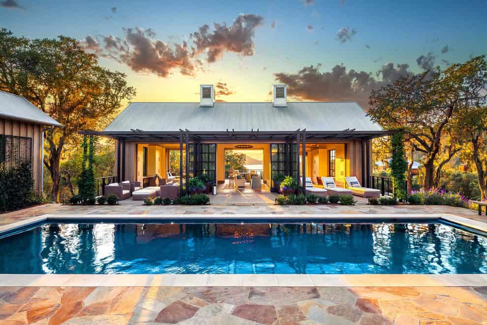 16 Extravagant Transitional Swimming Pool Designs You Won’t Regret Seeing