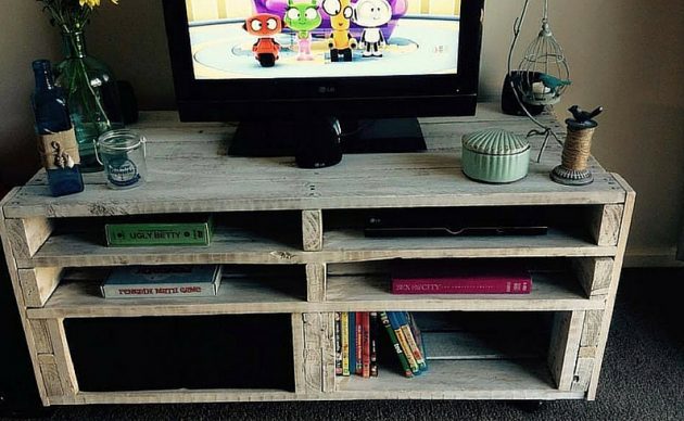 18 Fascinating Ideas To Make Original Pallet TV Stand For Free