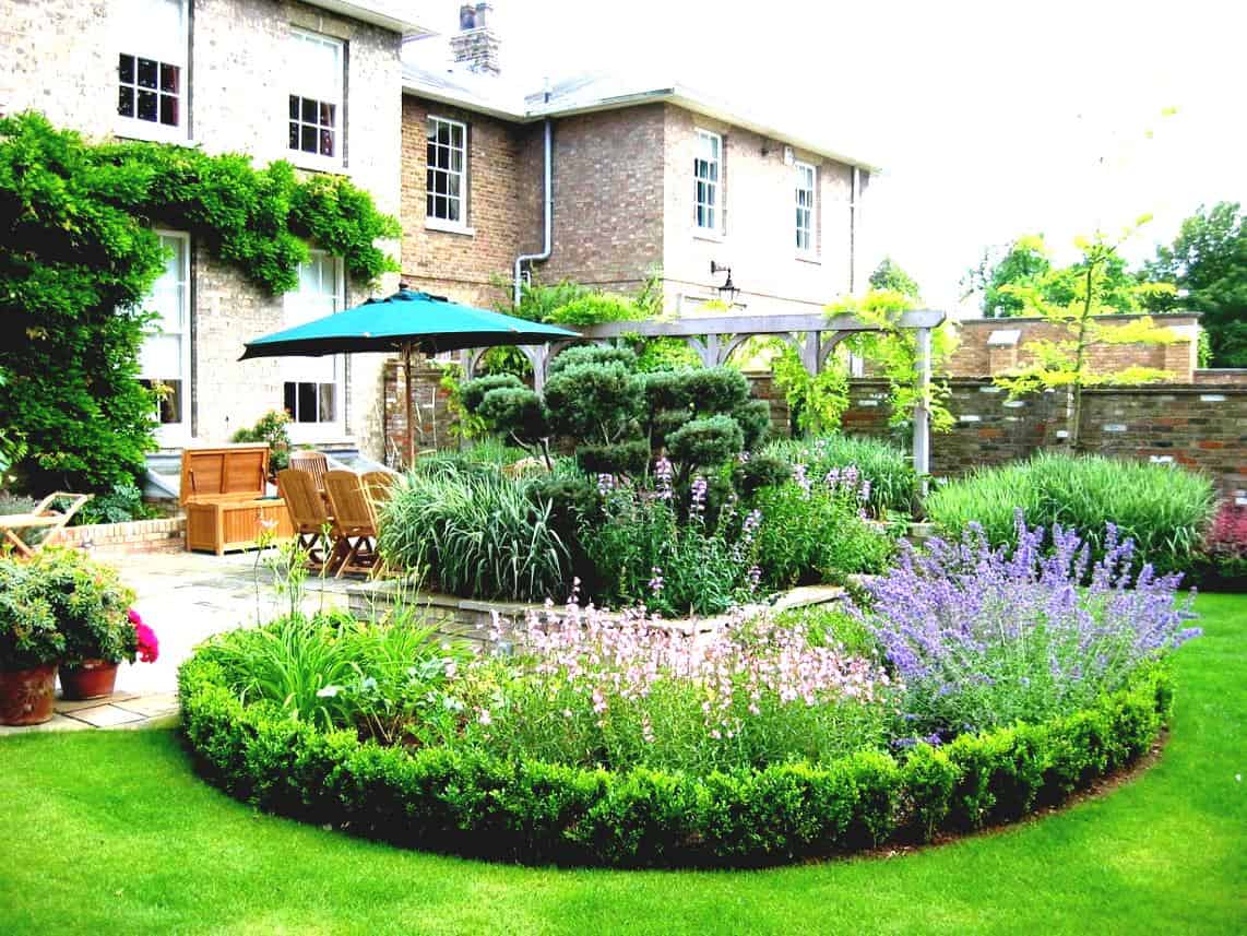 17 Outstanding Small Garden Designs That Will Delight You