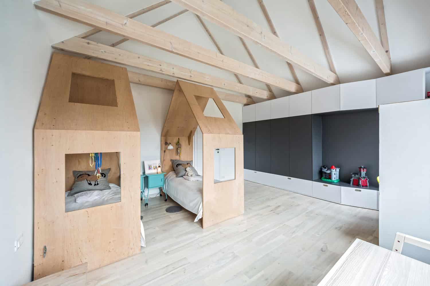 Fence House by mode:lina architekci in Borówiec, Poland Fence House by mode:lina architekci in Borówiec, Poland