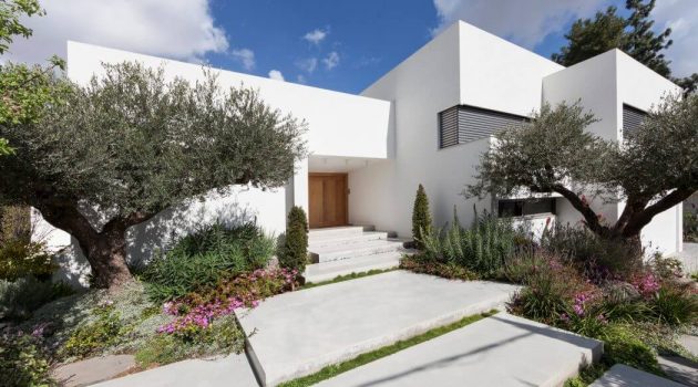 House in Savyon by Dror Barda Architects in Israel