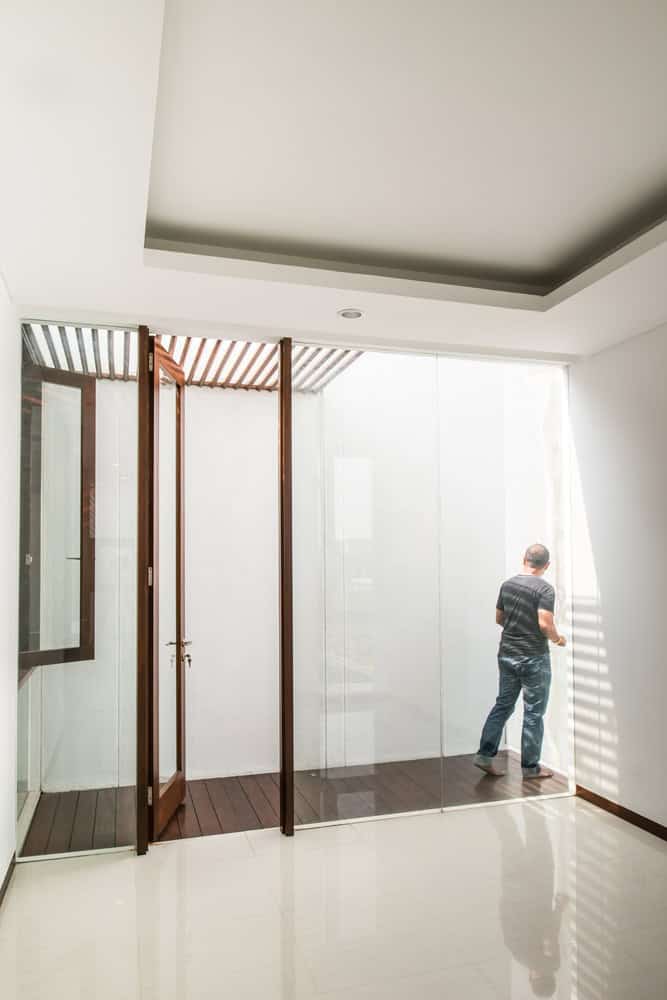 Spouse House by Parametr Architecture in Jakarta, Indonesia Spouse House by Parametr Architecture in Jakarta, Indonesia