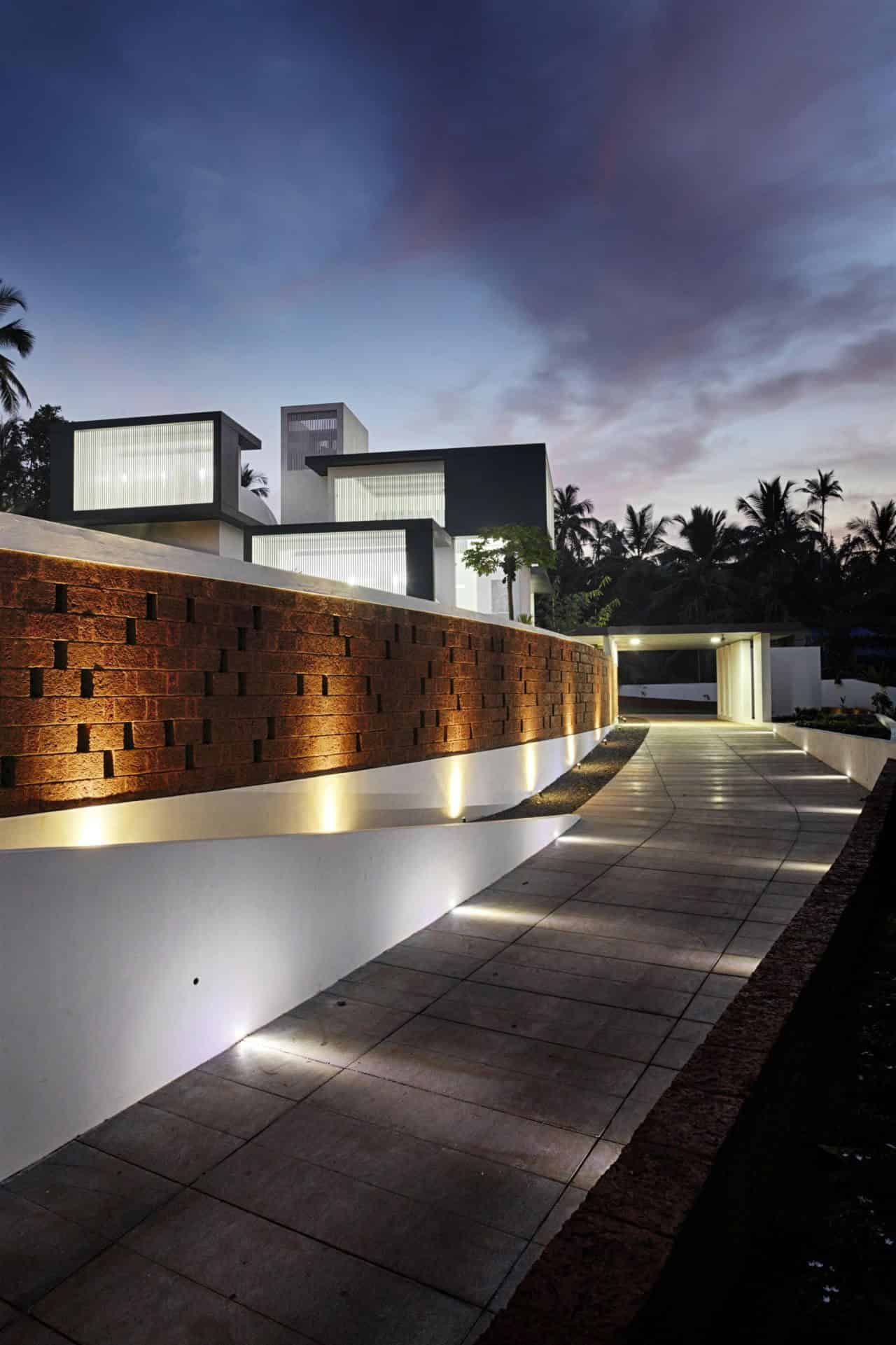 The Running Wall Residence by LIJO RENY Architects in Thalassery, India The Running Wall Residence by LIJO RENY Architects in Thalassery, India