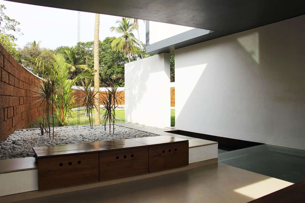 The Running Wall Residence by LIJO RENY Architects in Thalassery, India The Running Wall Residence by LIJO RENY Architects in Thalassery, India