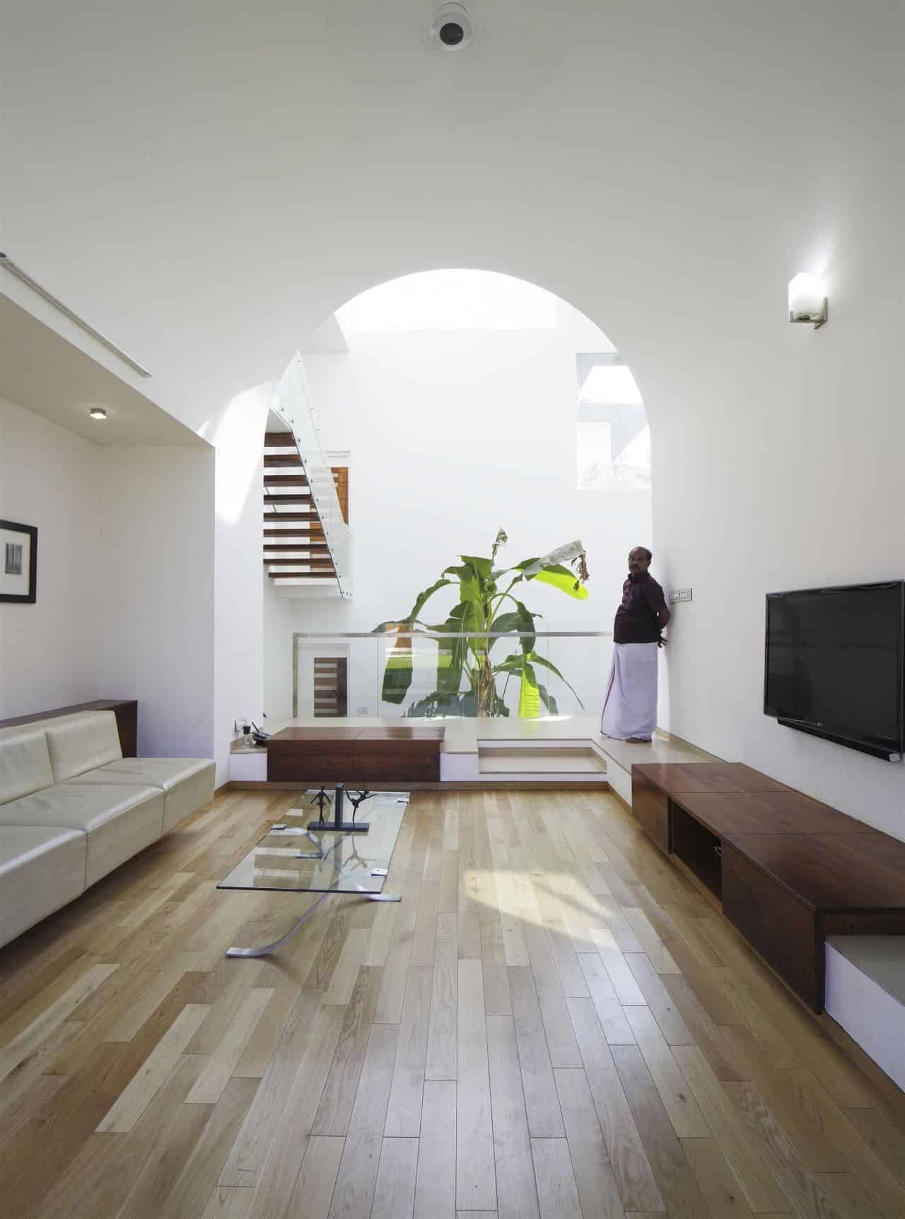 The Running Wall Residence by LIJO RENY Architects in Thalassery, India The Running Wall Residence by LIJO RENY Architects in Thalassery, India