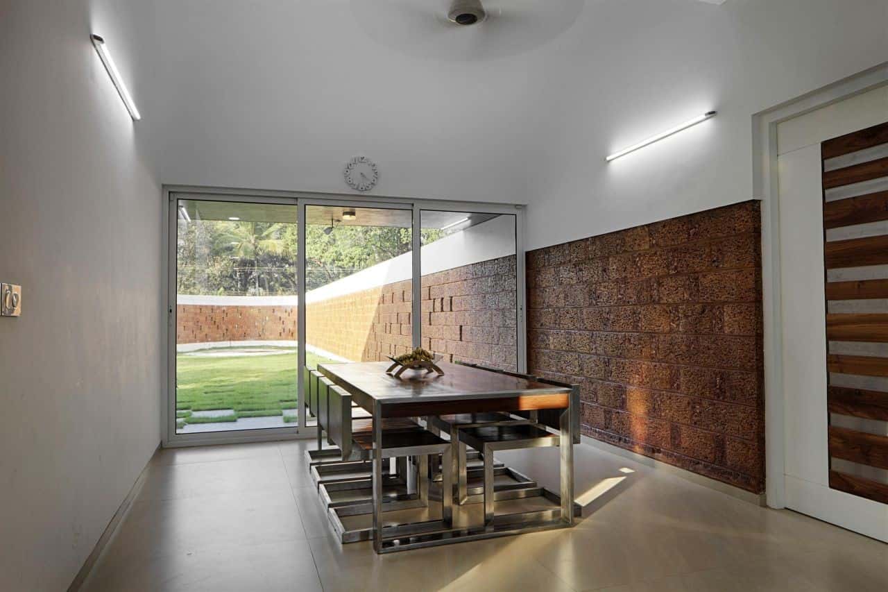 The Running Wall Residence by LIJO RENY Architects in Thalassery, India The Running Wall Residence by LIJO RENY Architects in Thalassery, India