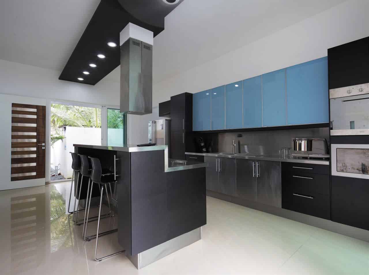 The Running Wall Residence by LIJO RENY Architects in Thalassery, India The Running Wall Residence by LIJO RENY Architects in Thalassery, India