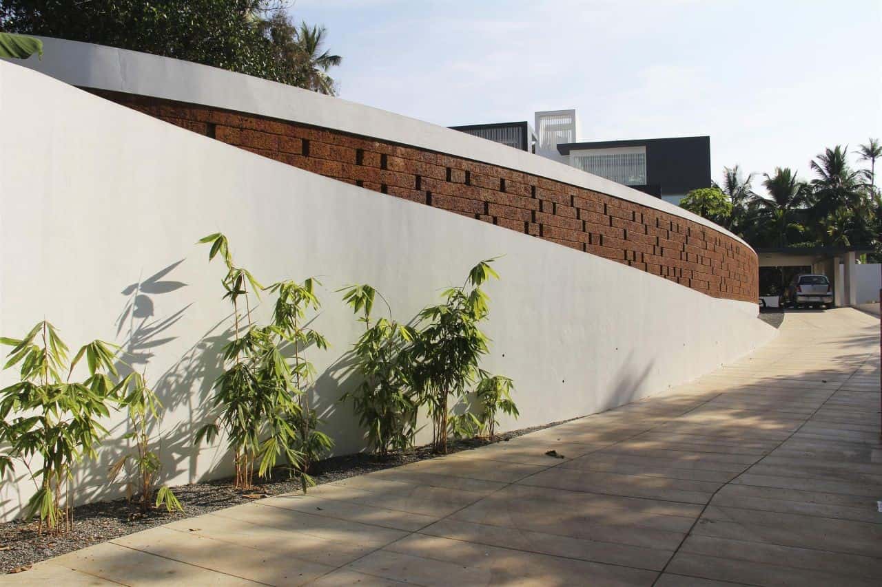 The Running Wall Residence by LIJO RENY Architects in Thalassery, India The Running Wall Residence by LIJO RENY Architects in Thalassery, India