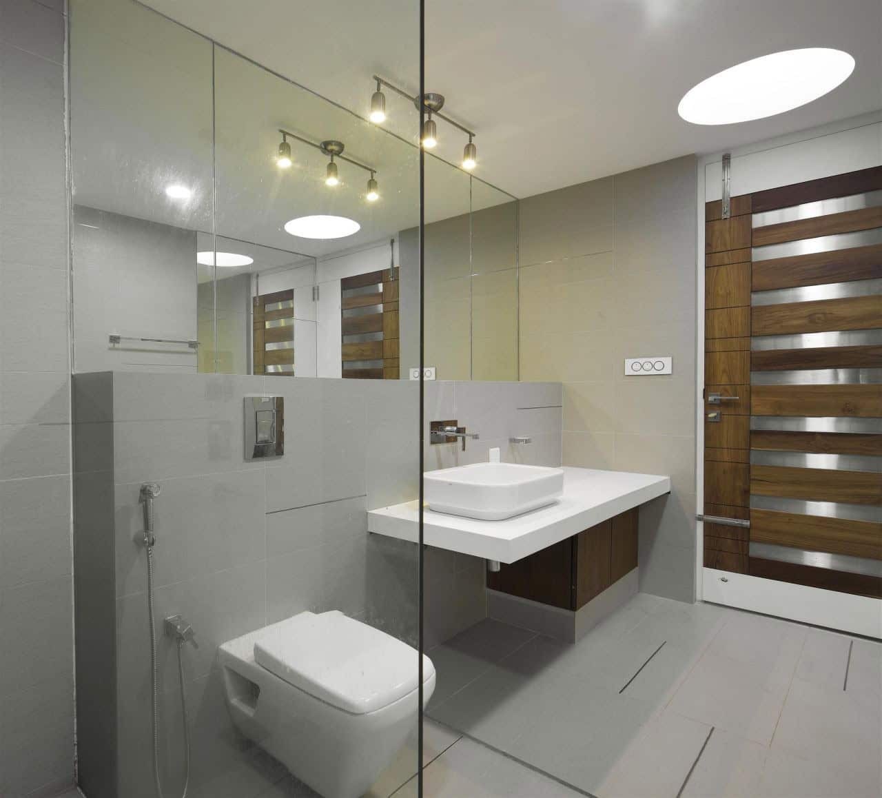 The Running Wall Residence by LIJO RENY Architects in Thalassery, India The Running Wall Residence by LIJO RENY Architects in Thalassery, India