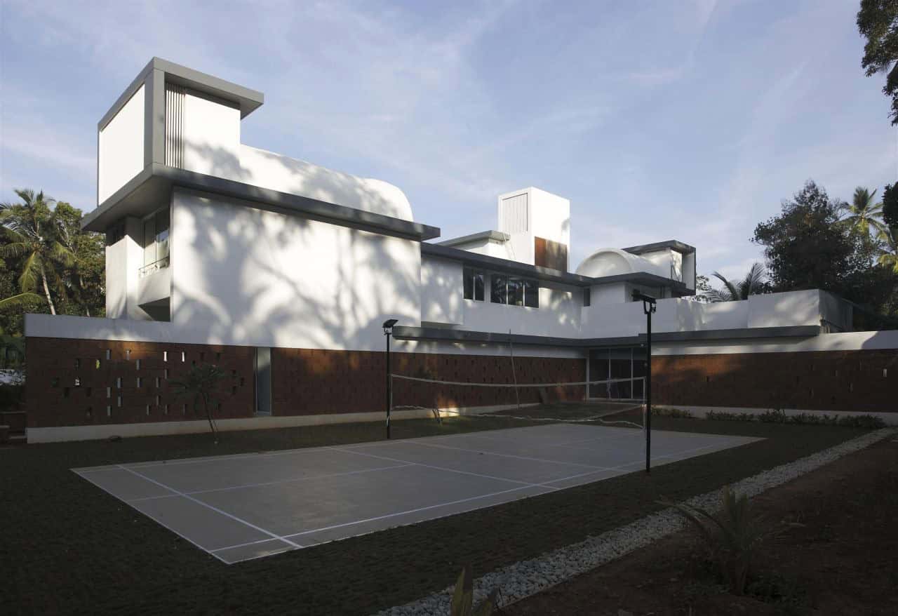 The Running Wall Residence by LIJO RENY Architects in Thalassery, India The Running Wall Residence by LIJO RENY Architects in Thalassery, India