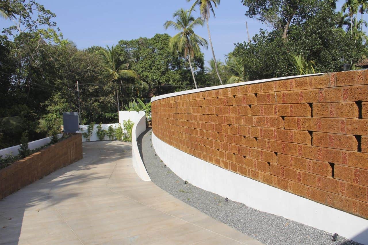 The Running Wall Residence by LIJO RENY Architects in Thalassery, India The Running Wall Residence by LIJO RENY Architects in Thalassery, India