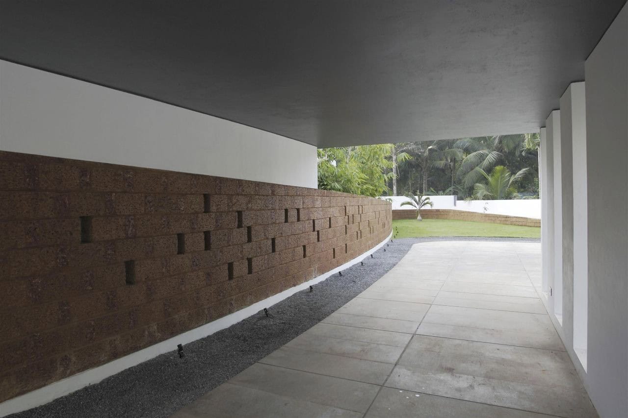 The Running Wall Residence by LIJO RENY Architects in Thalassery, India The Running Wall Residence by LIJO RENY Architects in Thalassery, India