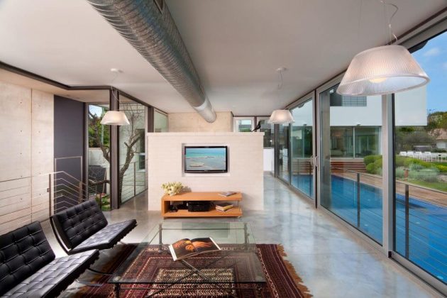 Villa in Ramat Gan by Dror Barda in Israel