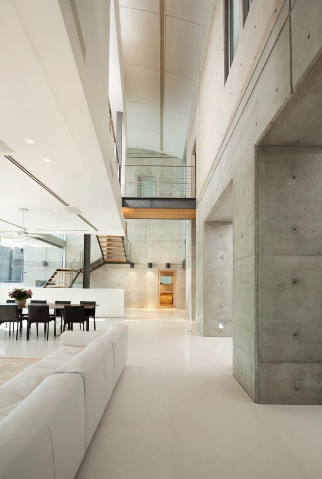 Villa in Ramat Gan by Dror Barda in Israel