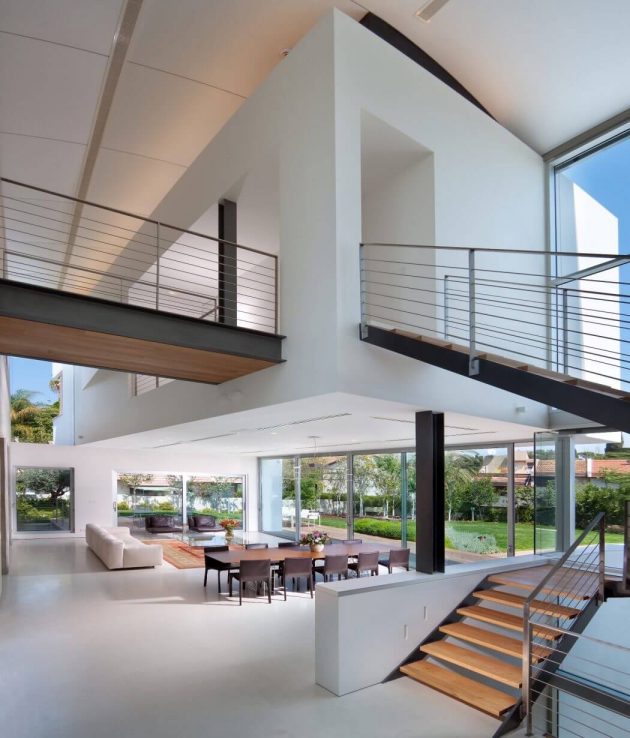 Villa in Ramat Gan by Dror Barda in Israel