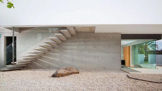 Villa in Ramat Gan by Dror Barda in Israel
