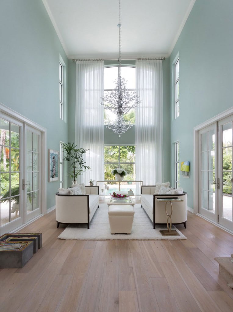 16 Outstanding Ideas For Decorating Living Room With High Ceiling 16 Outstanding Ideas For Decorating Living Room With High Ceiling