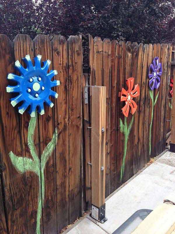 14 Fascinating DIY Ideas For Decorating Garden Fence