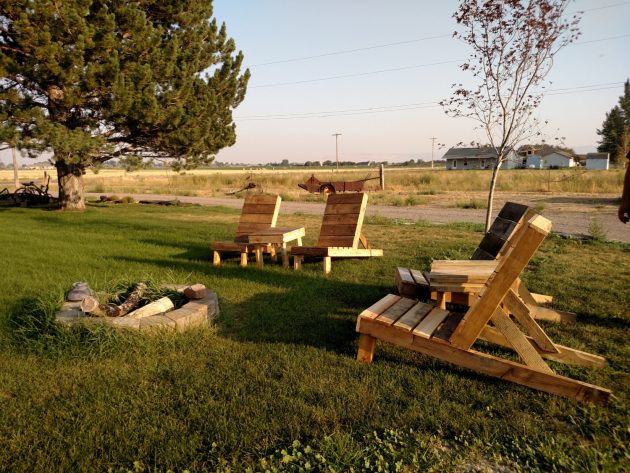 15 Creative & Practical Handmade Pallet Wood Furniture For The Outdoors