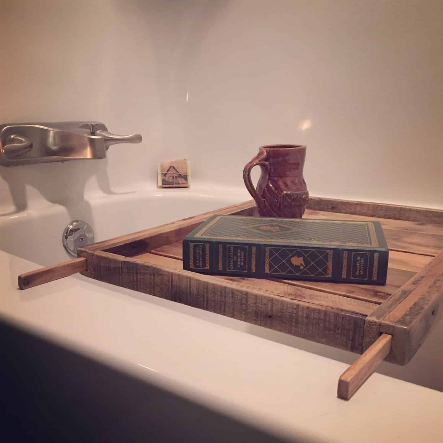 15 Impressive Handmade Pallet Wood Crafts For Your Bathroom