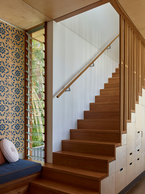 15 Splendid Contemporary Staircase Designs That You Need To Have In Your Home