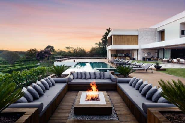 19 Irresistible Outdoor Living Spaces That Will Leave You Speechless