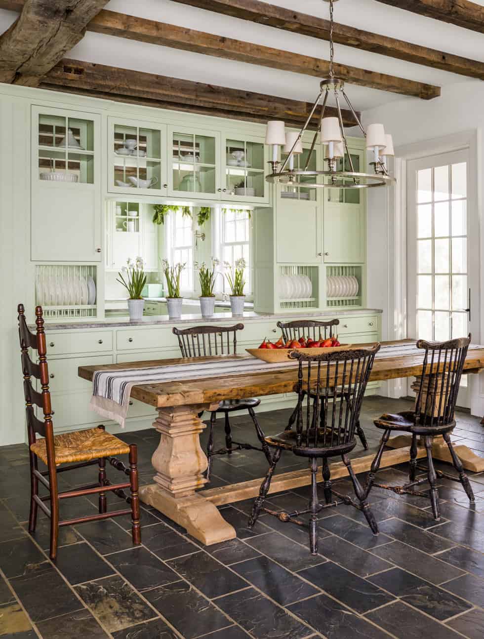 14 Delightful Farmhouse Dining Rooms That Will Catch Your Eye