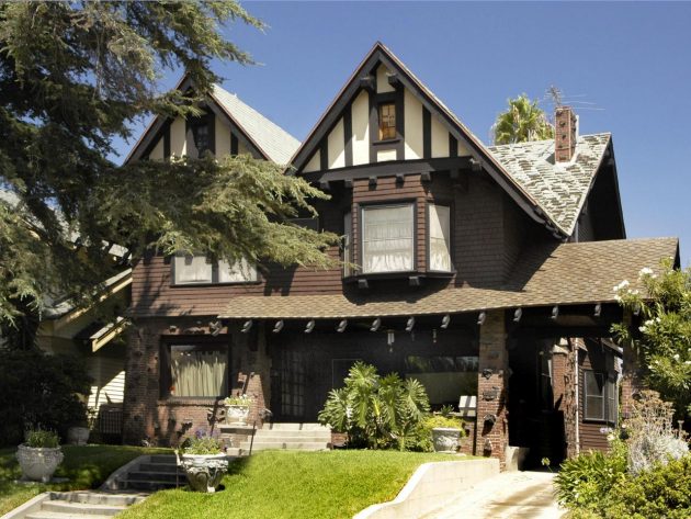 12 Magnificent Tudor House Designs That Are Worth Seeing