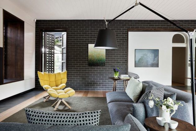 10 Splendid Living Rooms With Black Brick Wall For Dramatic Ambience