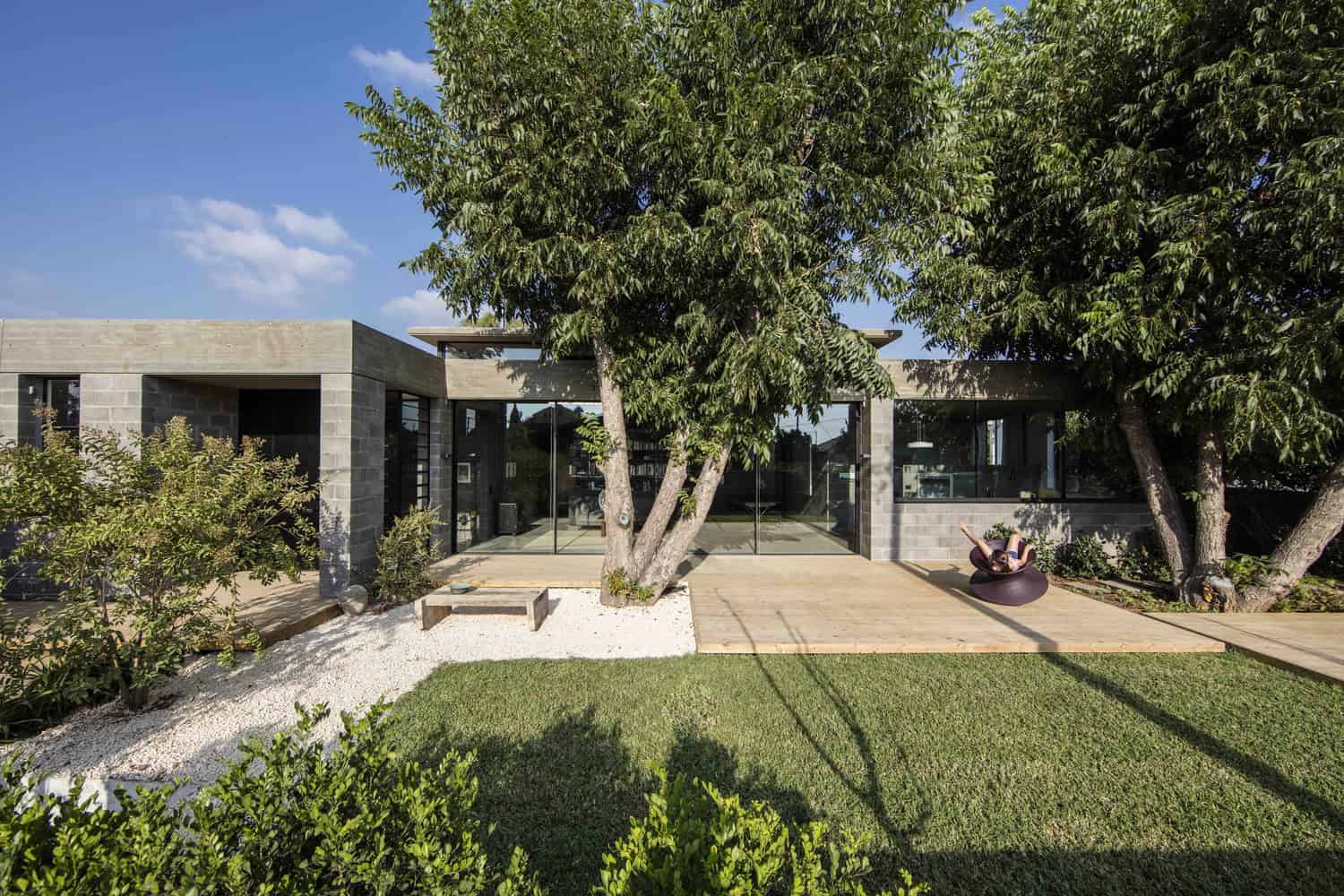 Bare House by Jacobs-Yaniv Architects in Herzliya, Israel Bare House by Jacobs-Yaniv Architects in Herzliya, Israel