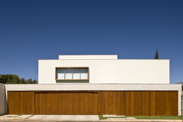 Jones House by Patricia Almeida Arquitetura in Brasilia, Brazil